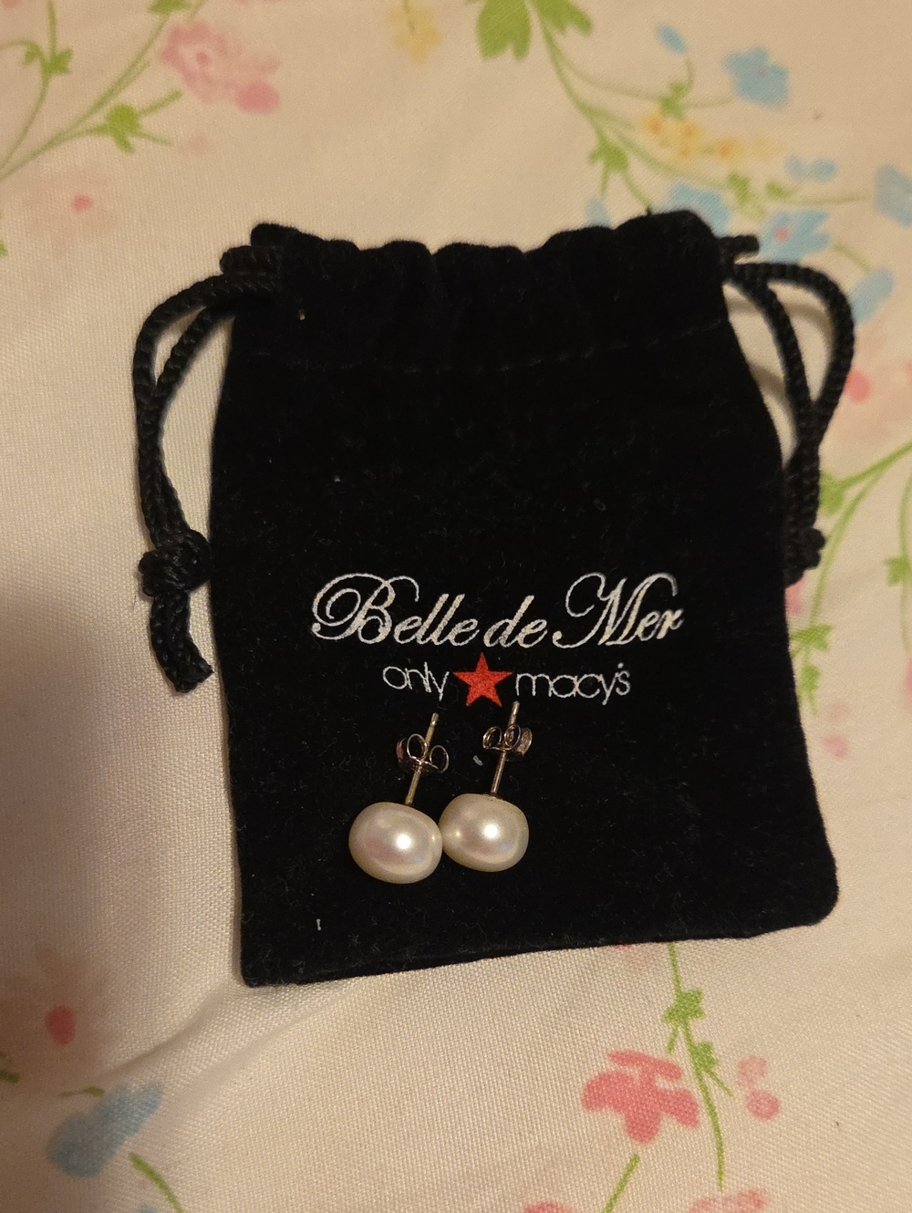 Pearl Stud Earrings - White Pearls